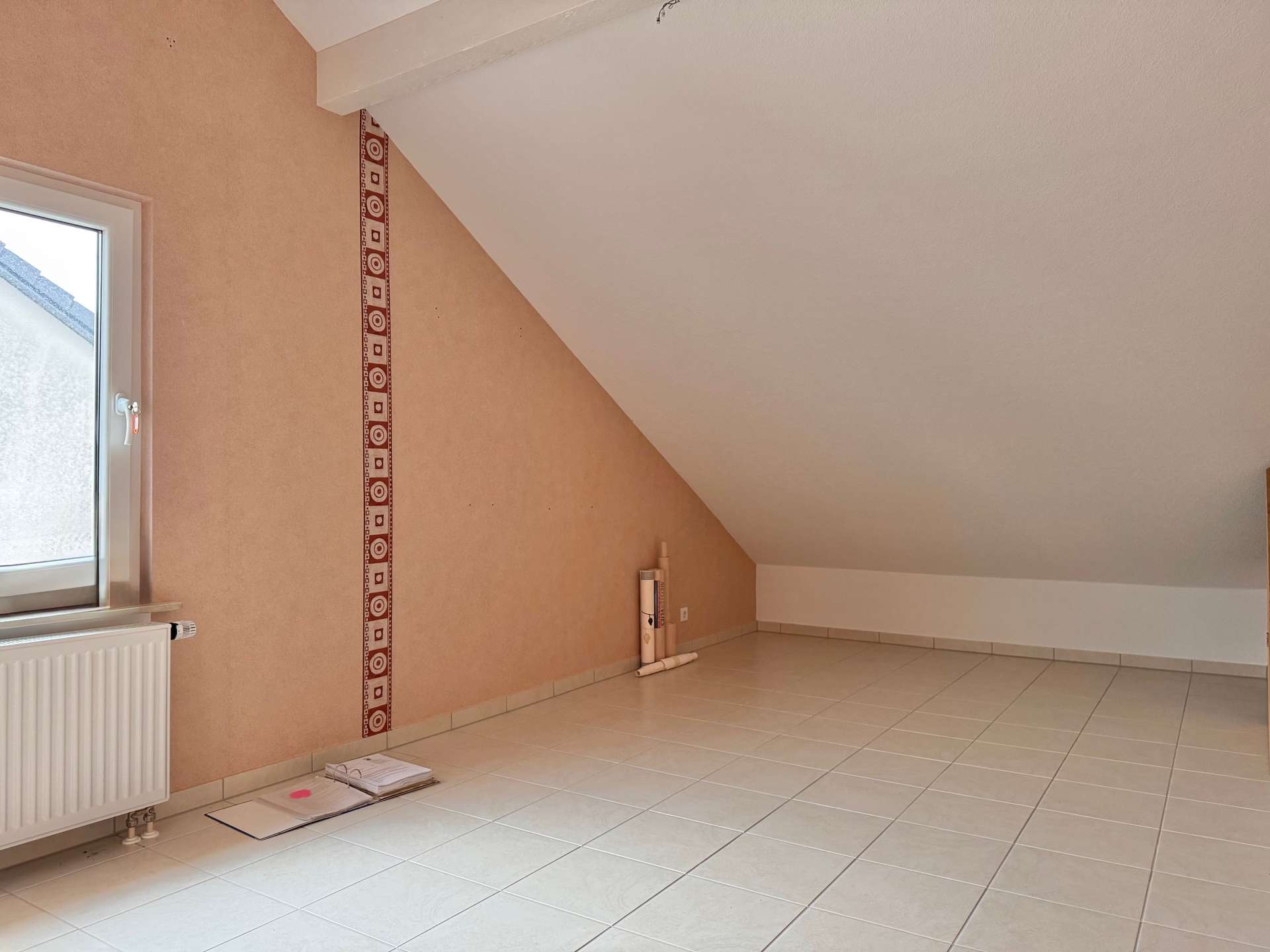 SEHR GEPFLEGT, Stellplatz oder Garage m&ouml;glich, ruhige Lage